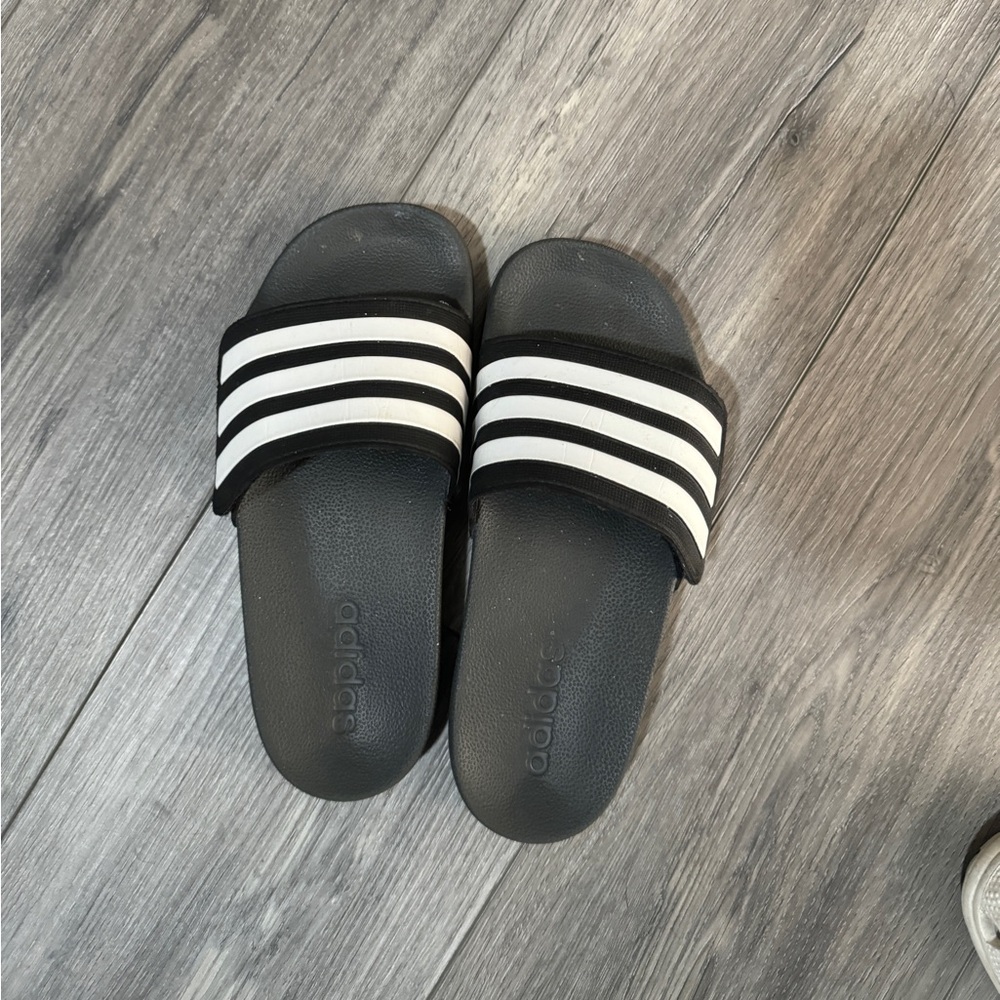 Kids adidas slides size 2